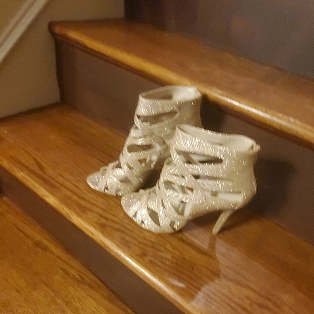 Shoes - Picture 2 of 3